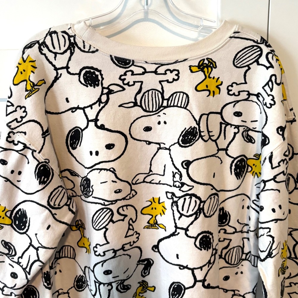 Peanuts Cream Snoopy and Woodstock Print Sweatshirt in Size L - Picture 6 of 10